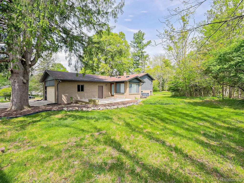 7580 Thornwood Street Canton Charter Township MI 48187