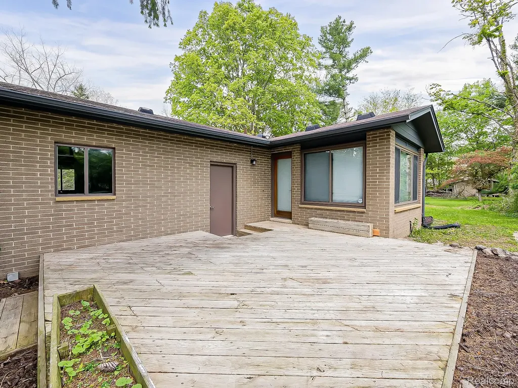 7580 Thornwood Street Canton Charter Township MI 48187