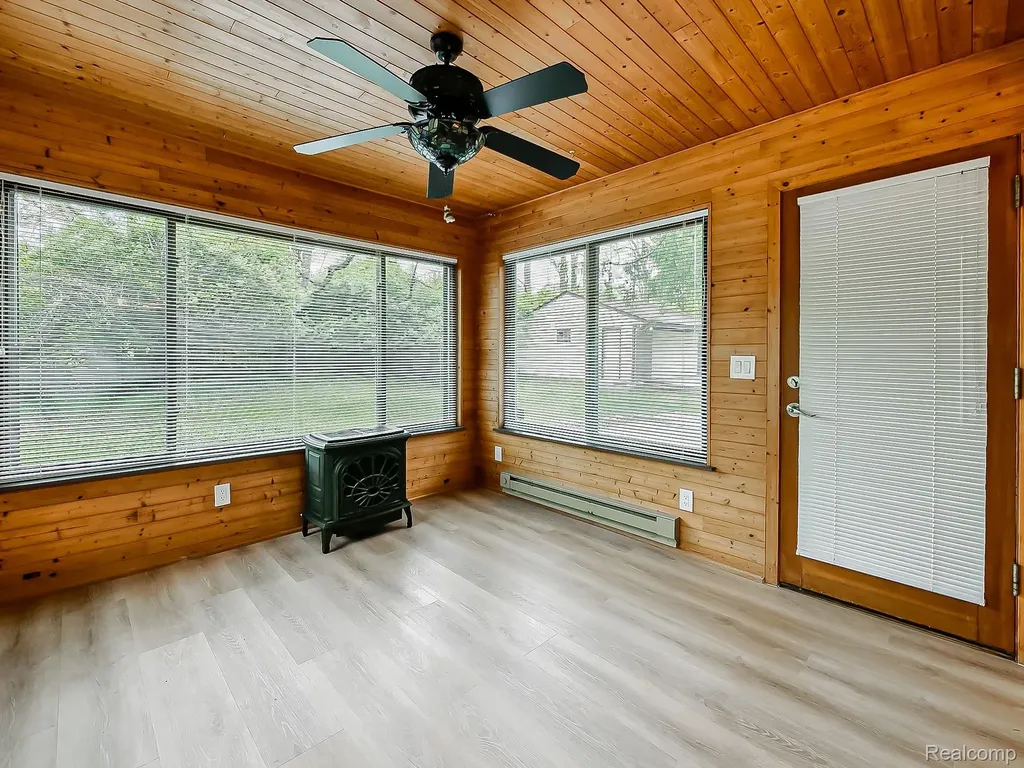 7580 Thornwood Street Canton Charter Township MI 48187