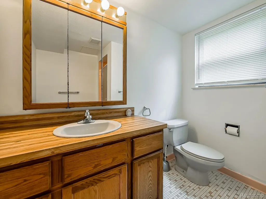 7580 Thornwood Street Canton Charter Township MI 48187