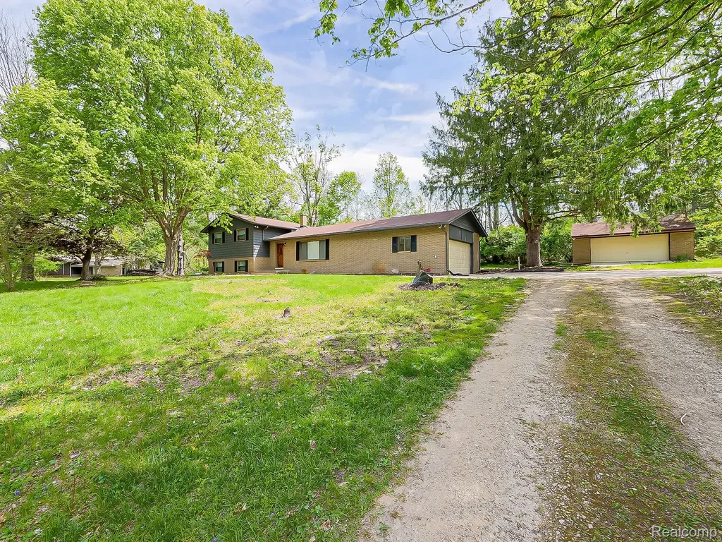 7580 Thornwood Street Canton Charter Township MI 48187
