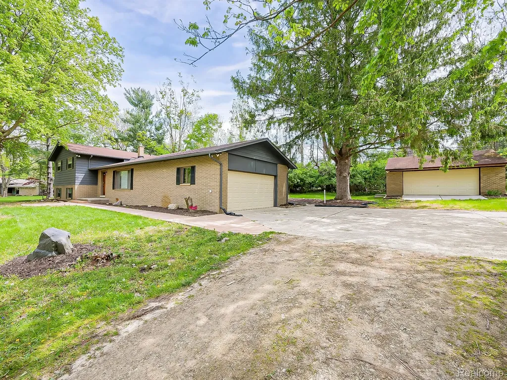 7580 Thornwood Street Canton Charter Township MI 48187