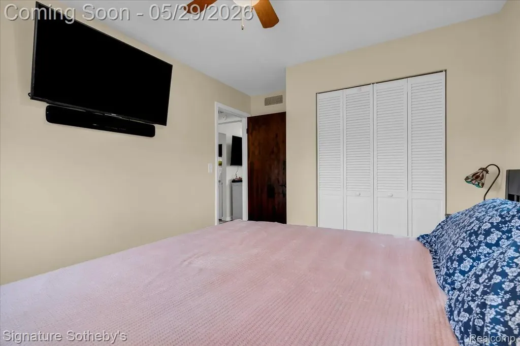 536 Wood Street Fenton City MI 48430
