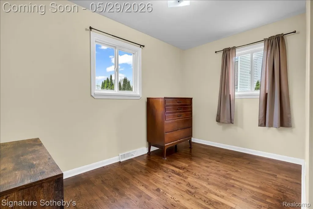 536 Wood Street Fenton City MI 48430