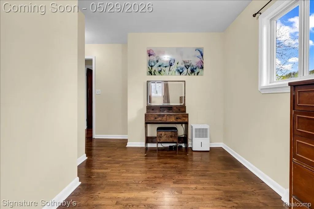 536 Wood Street Fenton City MI 48430