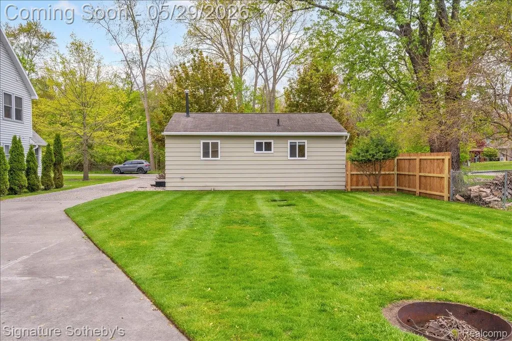 536 Wood Street Fenton City MI 48430