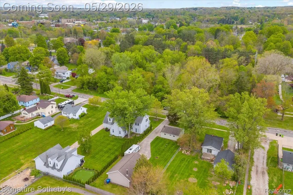 536 Wood Street Fenton City MI 48430