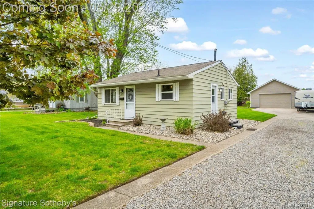 536 Wood Street Fenton City MI 48430