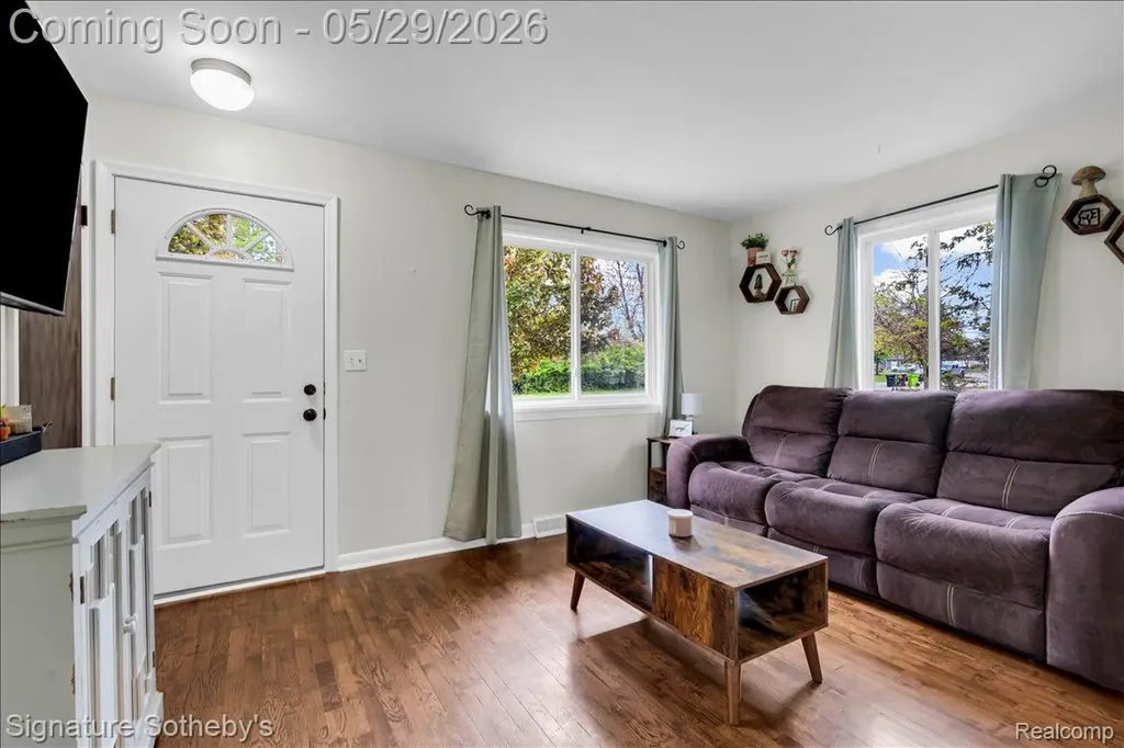 536 Wood Street Fenton City MI 48430