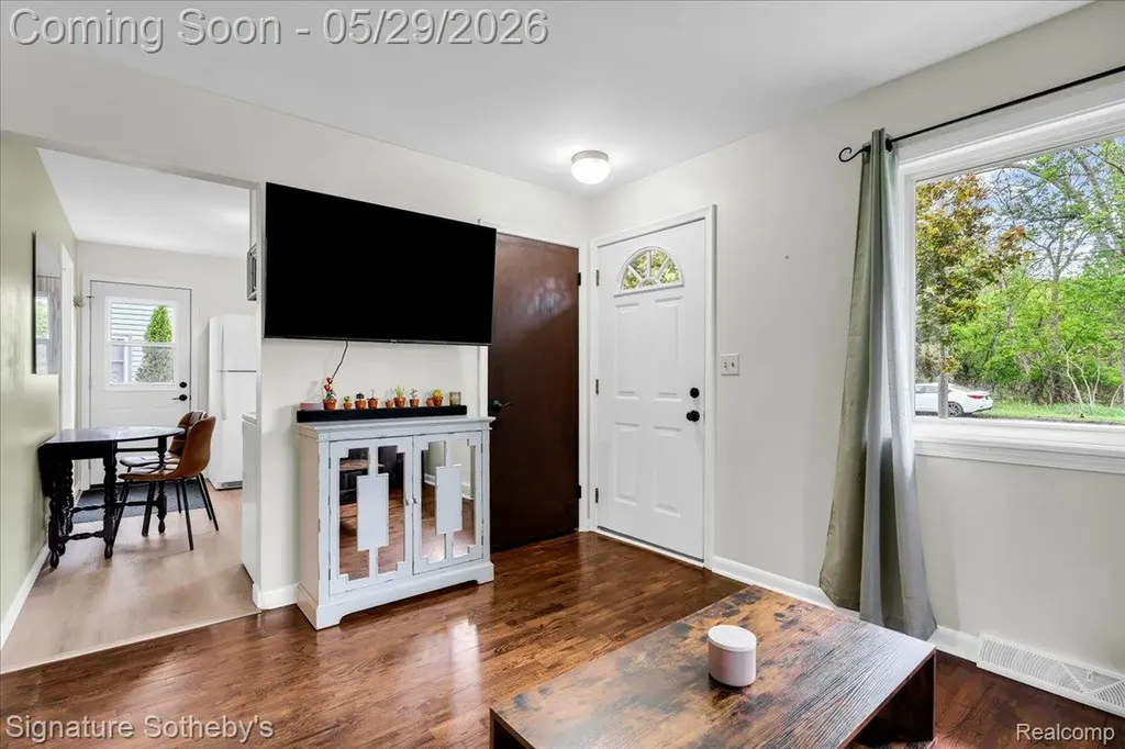 536 Wood Street Fenton City MI 48430
