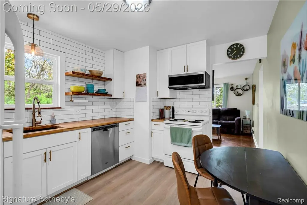 536 Wood Street Fenton City MI 48430
