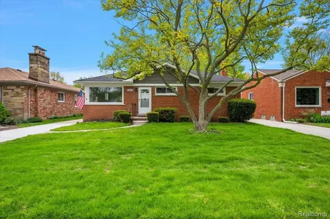 23344 Brookdale Boulevard St. Clair Shores City MI 48082