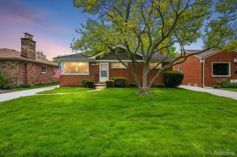 23344 Brookdale Boulevard St. Clair Shores City MI 48082