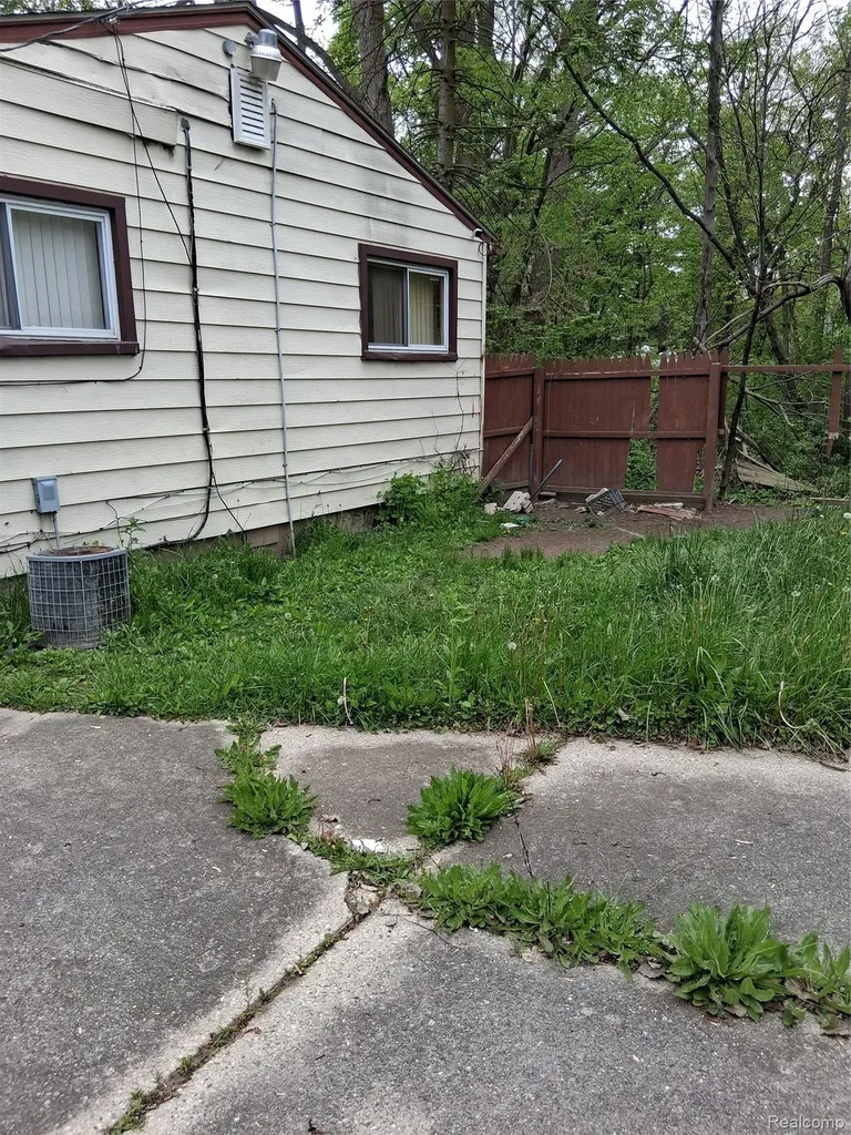 15949 Winston Redford Charter Township MI 48239