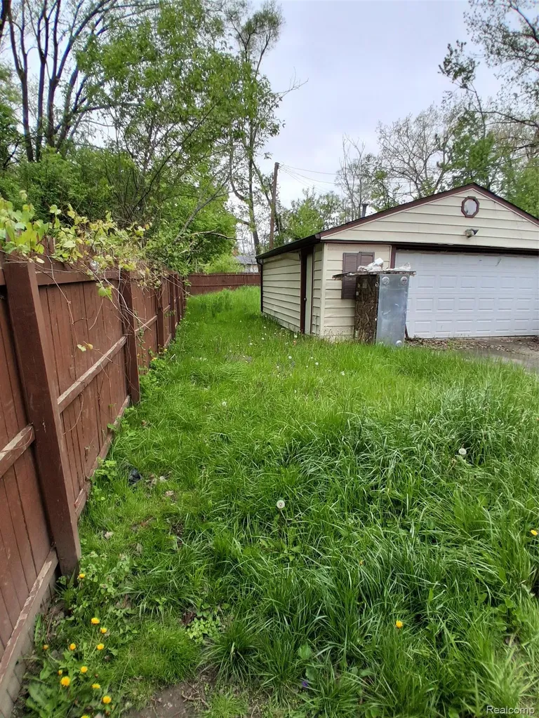 15949 Winston Redford Charter Township MI 48239