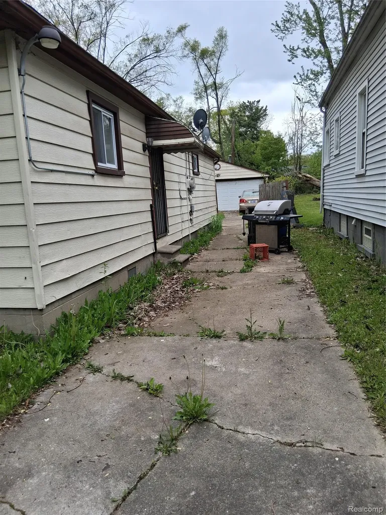 15949 Winston Redford Charter Township MI 48239