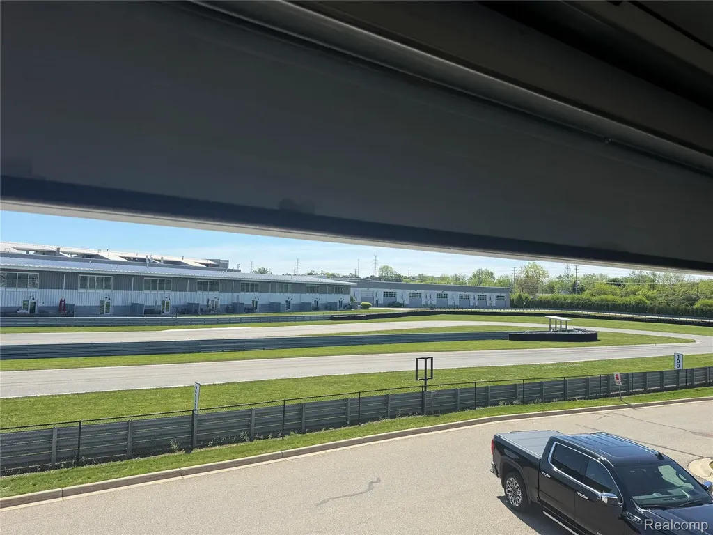 33 Straightaway Drive Pontiac City MI 48341
