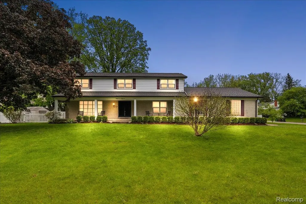 8785 Annsbury Drive Shelby Charter Township MI 48316