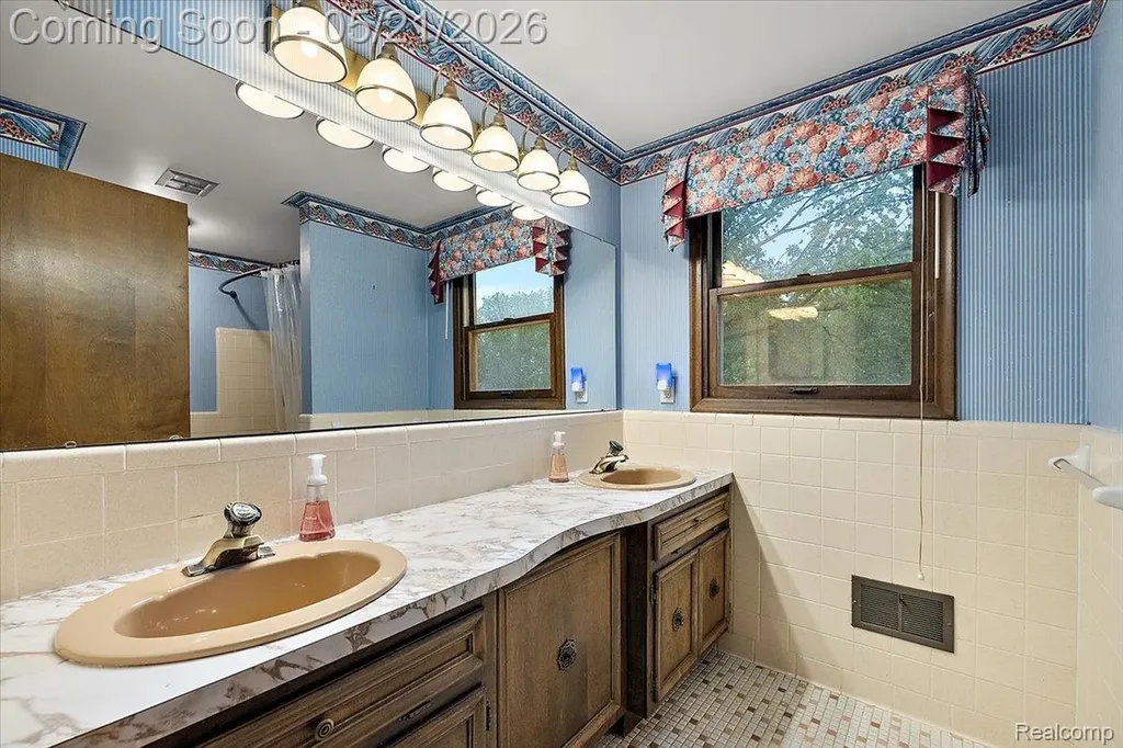 8785 Annsbury Drive Shelby Charter Township MI 48316