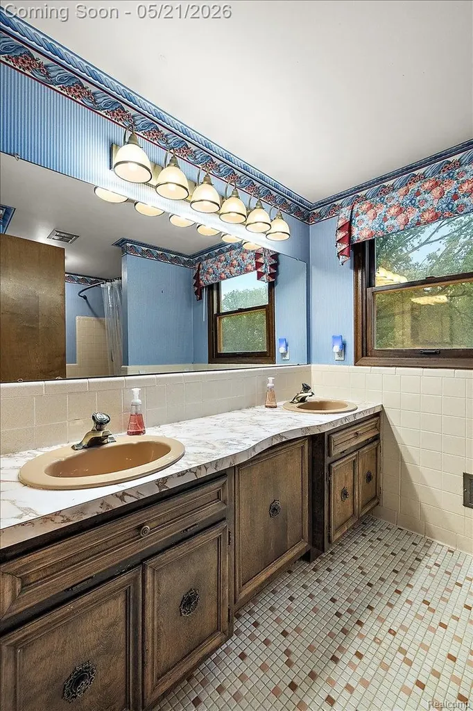 8785 Annsbury Drive Shelby Charter Township MI 48316