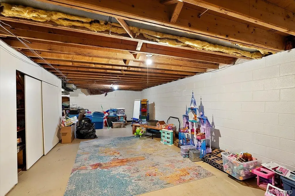 8785 Annsbury Drive Shelby Charter Township MI 48316