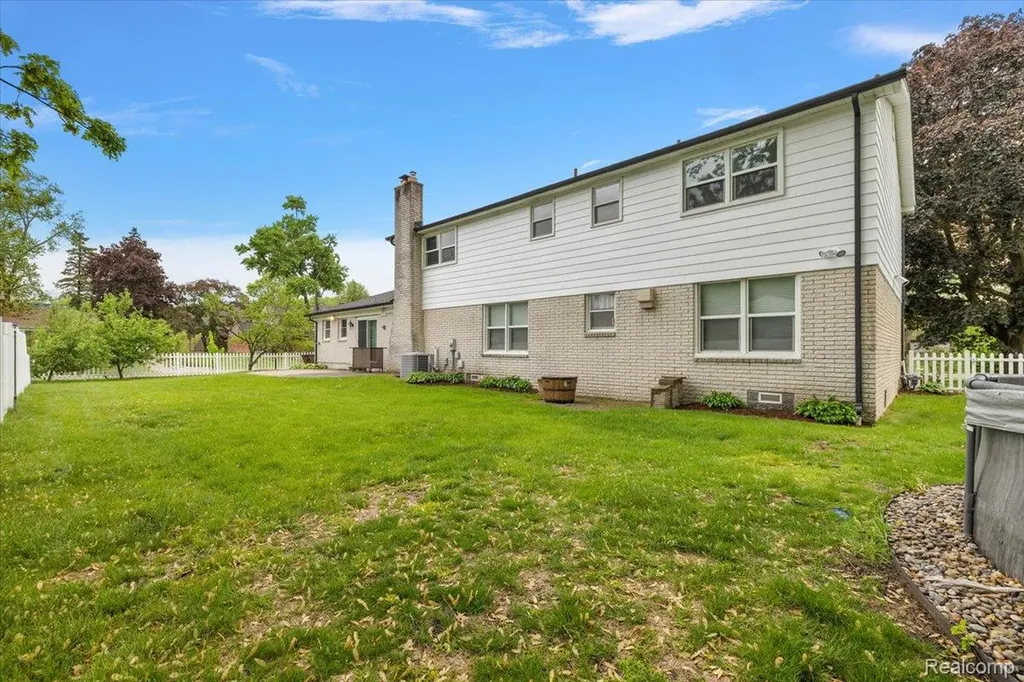 8785 Annsbury Drive Shelby Charter Township MI 48316