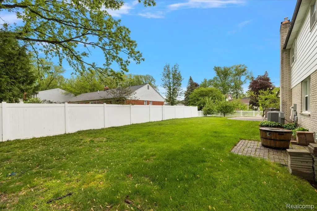 8785 Annsbury Drive Shelby Charter Township MI 48316