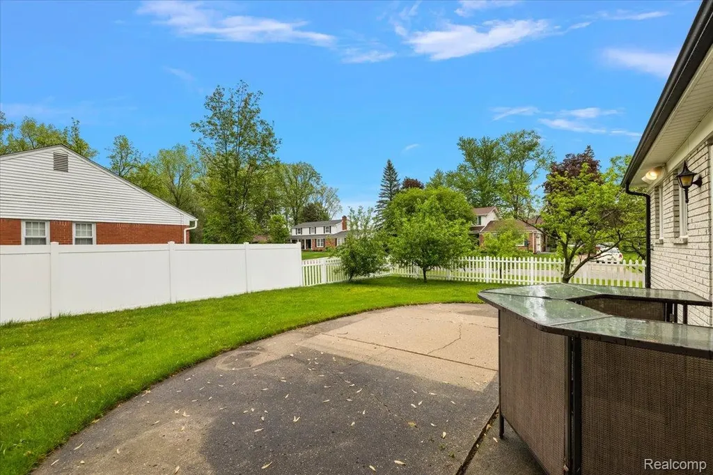 8785 Annsbury Drive Shelby Charter Township MI 48316