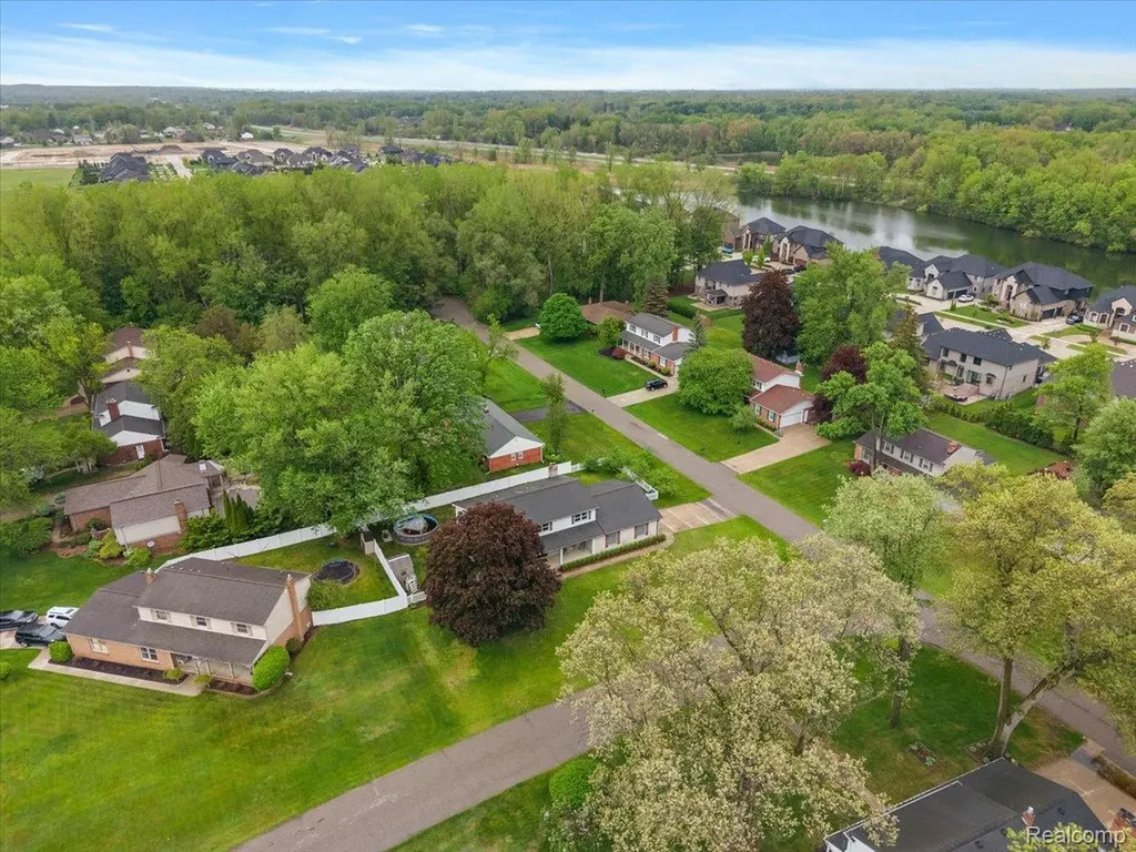 8785 Annsbury Drive Shelby Charter Township MI 48316