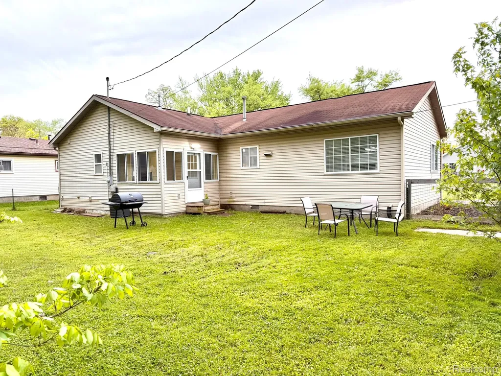 1673 Edwin Drive Genoa Township MI 48114