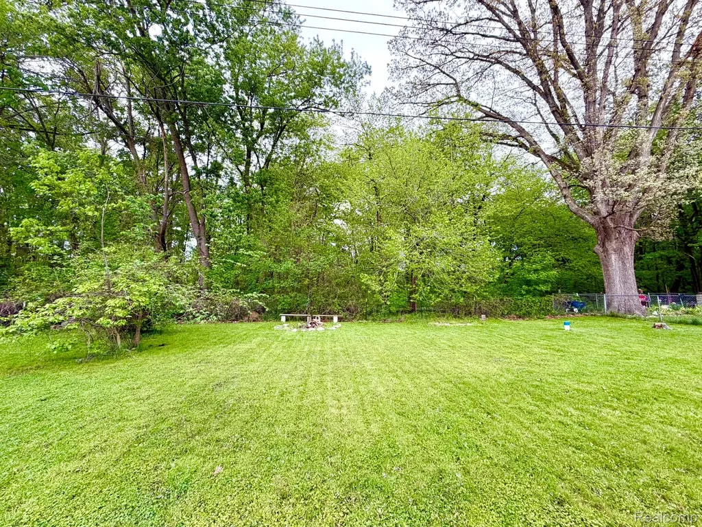 1673 Edwin Drive Genoa Township MI 48114