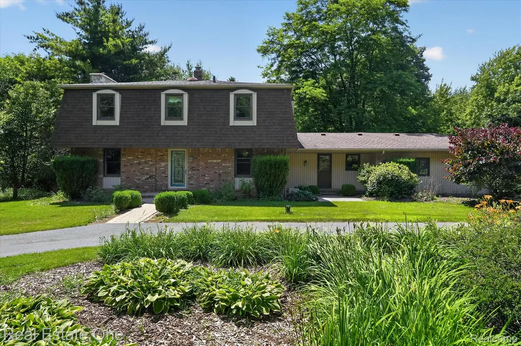 6039 Fish Lake Road Highland Charter Township MI 48442