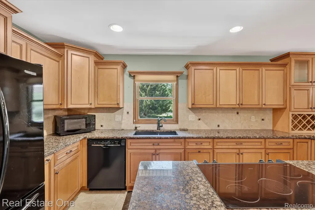 6039 Fish Lake Road Highland Charter Township MI 48442