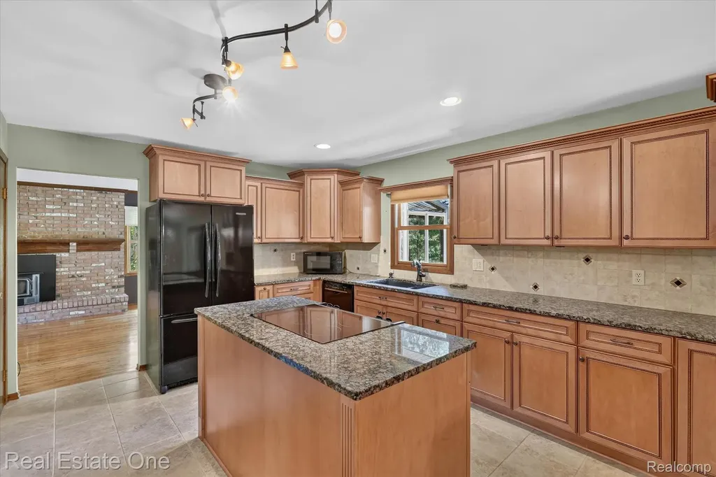 6039 Fish Lake Road Highland Charter Township MI 48442