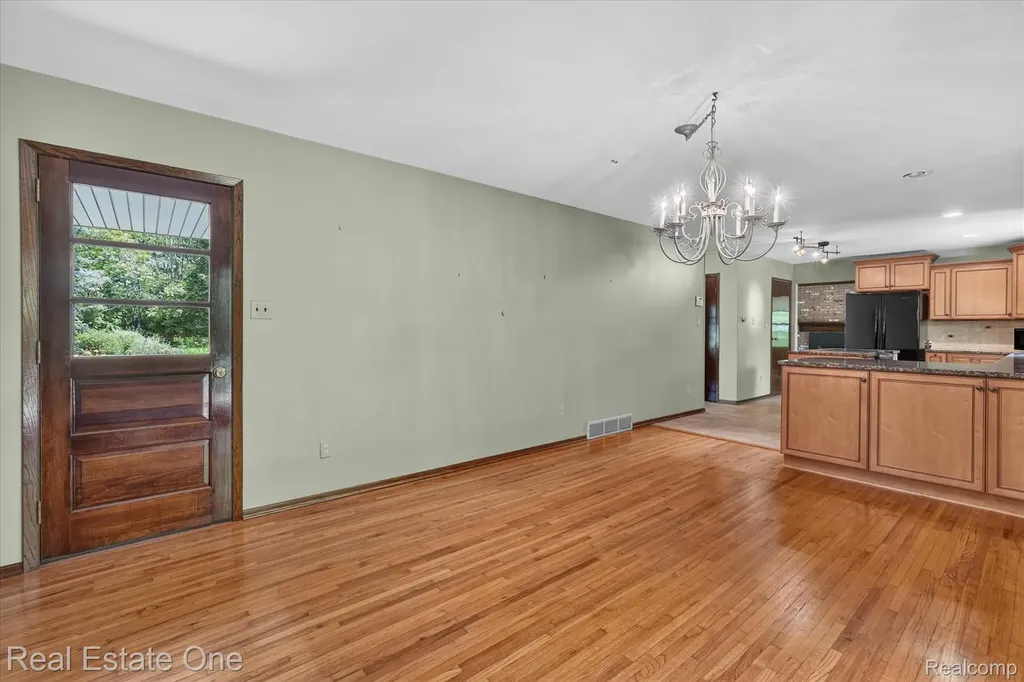 6039 Fish Lake Road Highland Charter Township MI 48442