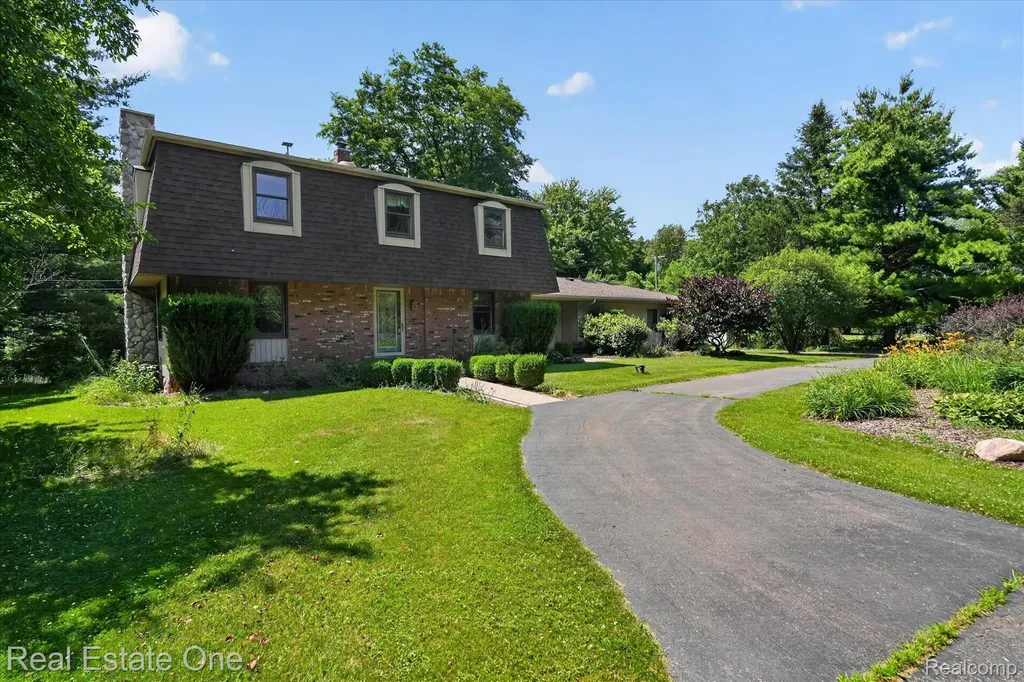 6039 Fish Lake Road Highland Charter Township MI 48442