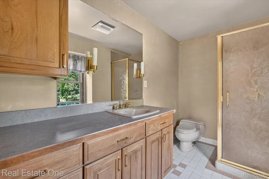 6039 Fish Lake Road Highland Charter Township MI 48442