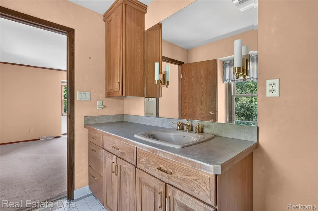 6039 Fish Lake Road Highland Charter Township MI 48442