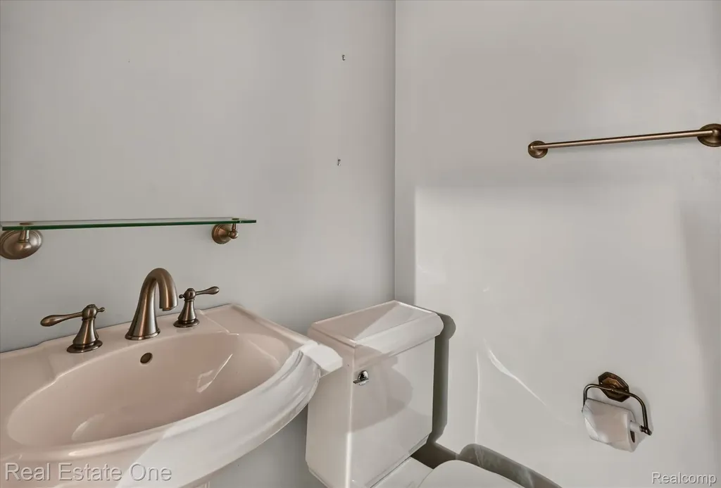 6039 Fish Lake Road Highland Charter Township MI 48442