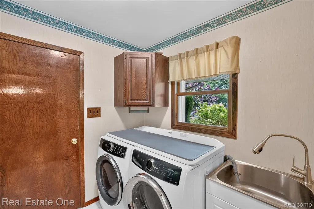 6039 Fish Lake Road Highland Charter Township MI 48442