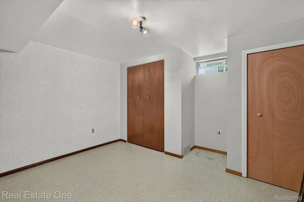 6039 Fish Lake Road Highland Charter Township MI 48442