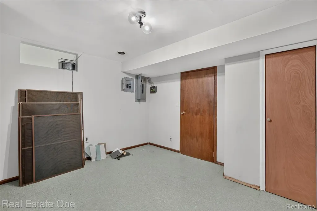 6039 Fish Lake Road Highland Charter Township MI 48442