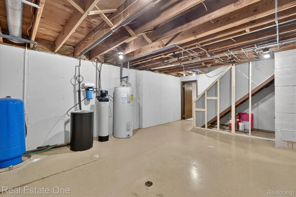 6039 Fish Lake Road Highland Charter Township MI 48442