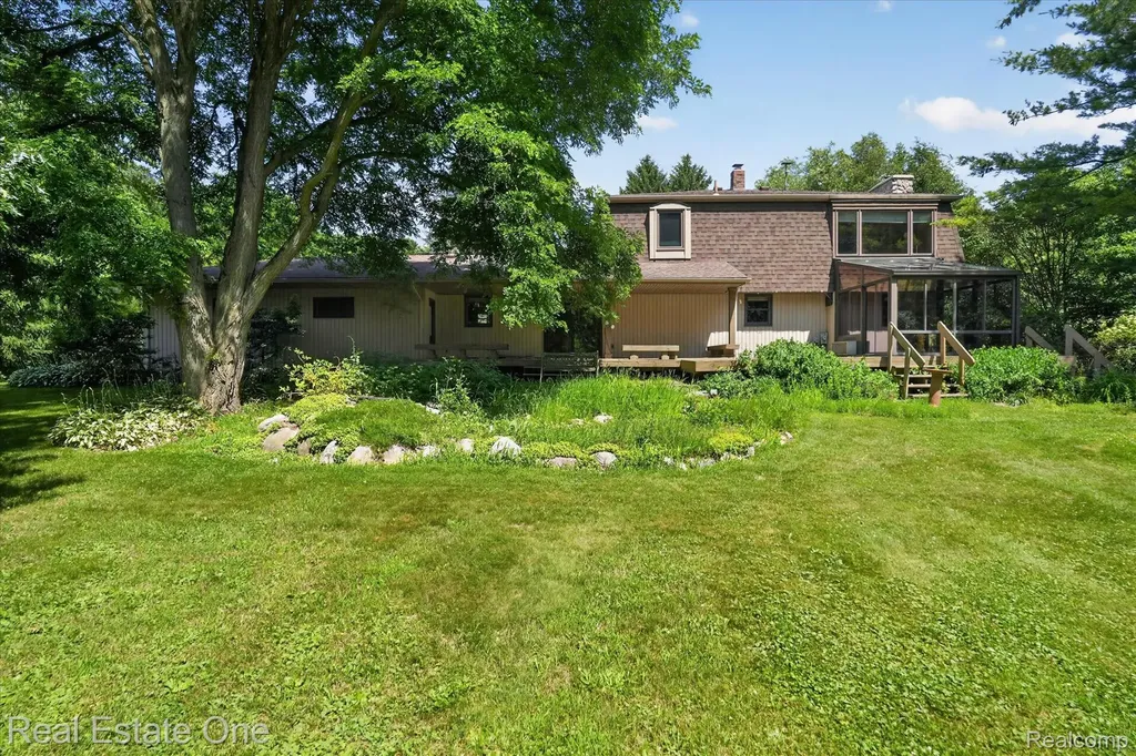 6039 Fish Lake Road Highland Charter Township MI 48442