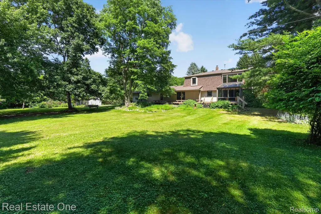 6039 Fish Lake Road Highland Charter Township MI 48442