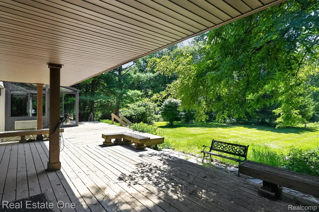 6039 Fish Lake Road Highland Charter Township MI 48442
