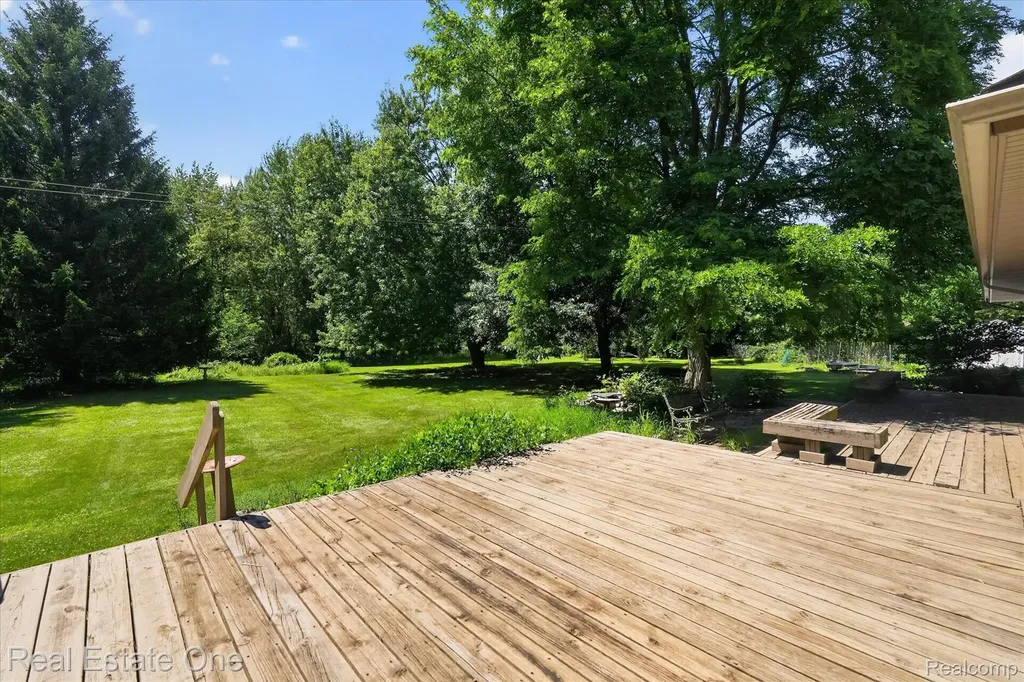 6039 Fish Lake Road Highland Charter Township MI 48442