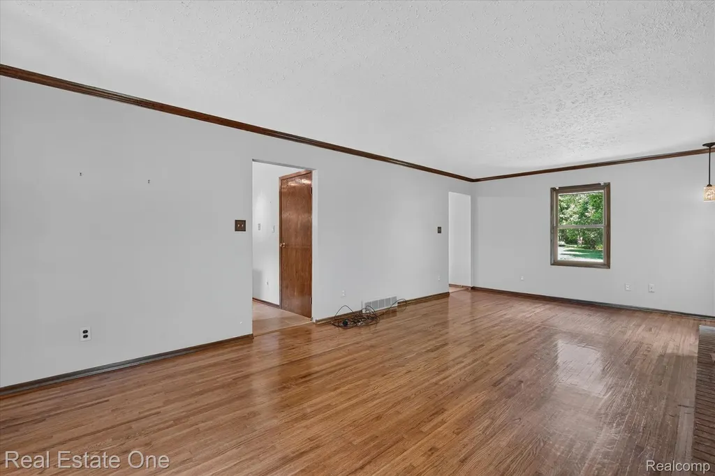 6039 Fish Lake Road Highland Charter Township MI 48442