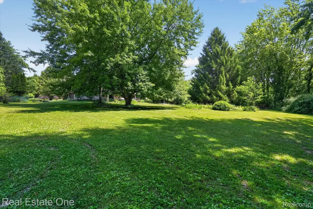 6039 Fish Lake Road Highland Charter Township MI 48442