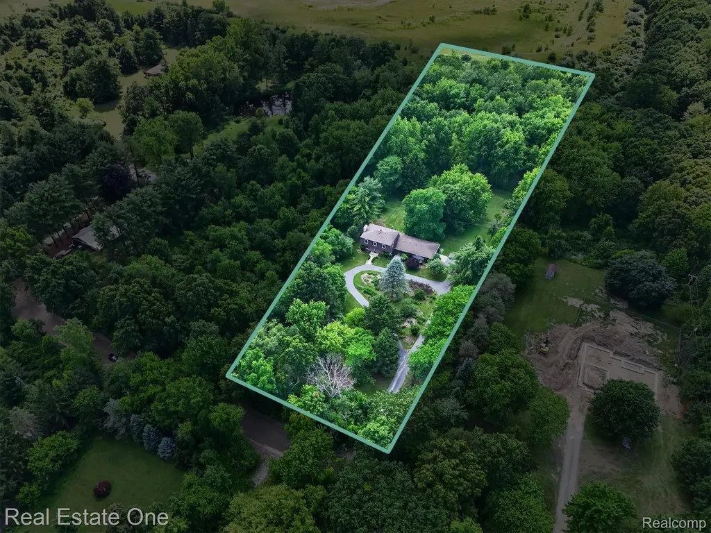 6039 Fish Lake Road Highland Charter Township MI 48442
